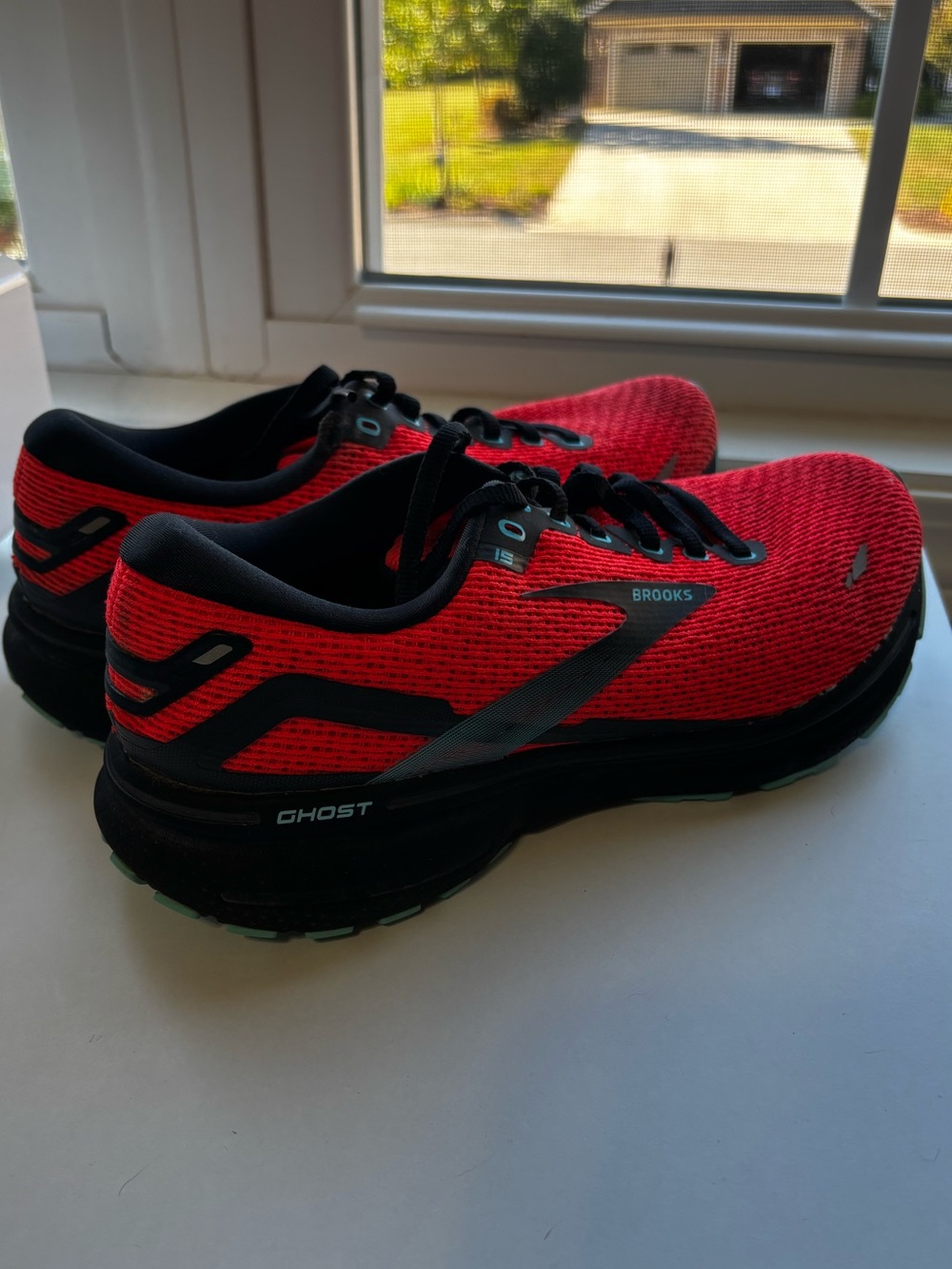 Brooks Ghost 15 Running Shoes Coral with Black and Blue Women’s Size 9.5